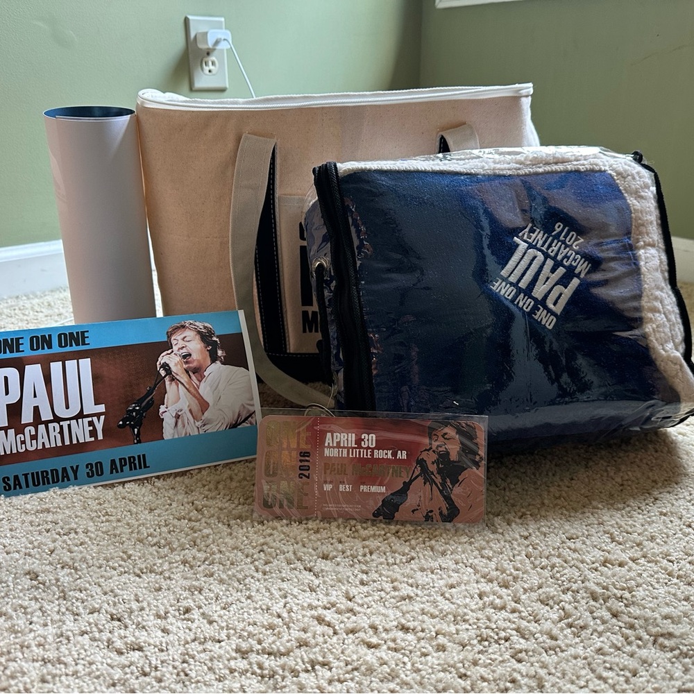 RARE PAUL MCCARTNEY ONE ON ONE 2016 WORLD TOUR BLANKET & CARRY COOLER UNOPENED